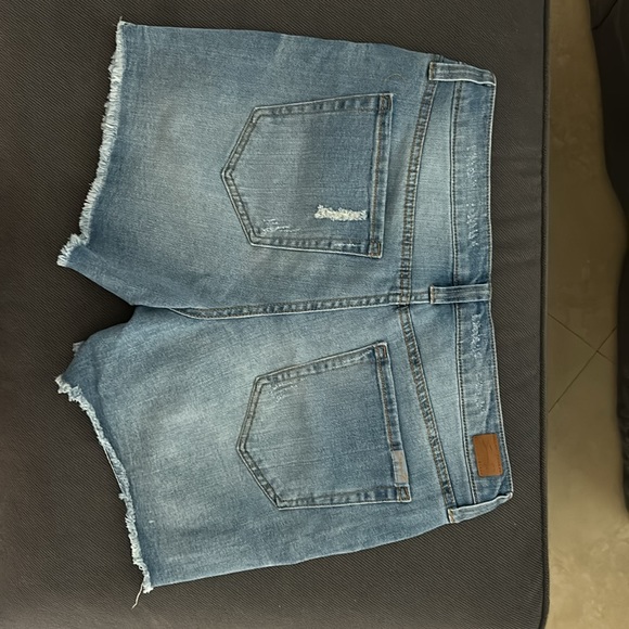 Seven7 Jean shorts - Picture 3 of 3